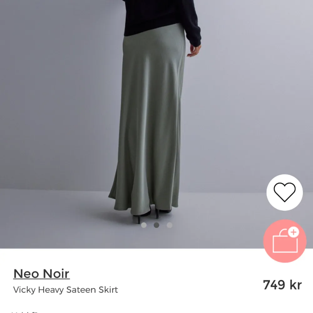 Satinkjol från Nelly - Neo Noir - Vicky Heavy Sateen Skirt i storlek 40. Använt 2/3 gånger.  Köpt för 749kr säljer för 300kr (pris kan diskuteras). . Kjolar.