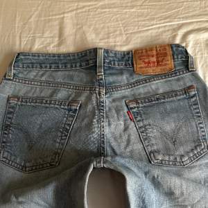 Lågmidjade bootcut vintage Levis jeans💓midja 38 innerben 79 jae 165