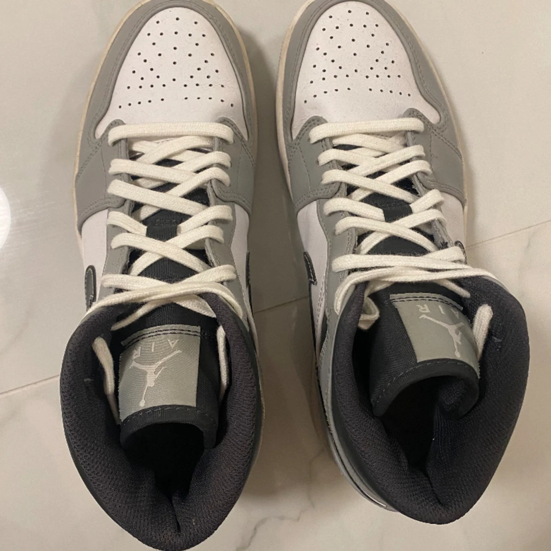 Air Jordan 1 Mid ’Light Smoke Grey’ - 90