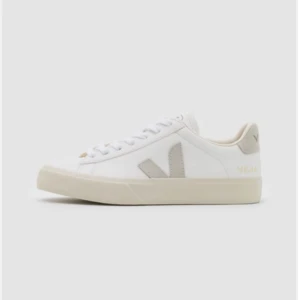 Veja skor - Säljer dessa veja skor i stl 37❣️Kan gå ner i pris 