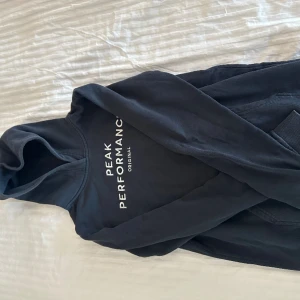 Blå hoodie  - Säljer pågrund av att jag inte använder den. Använd ett par gånger men i bra skick.😁