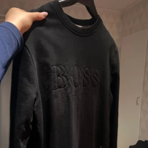 Hugo boss tröja  - Hugo boss tröja med fin passform, använt några gånger!