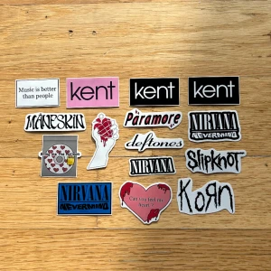 Rock klistermärken  - Rock klistermärken i det nya materialet! 🩵 8 kr/styck eller mängdrabatt: 5 st för 35 kr & 10 st för 65 kr! 🖤 Frakt: 18 kronor (frimärke)