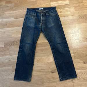 Acne jeans med riktigt snygg fade i storlek 32/32. Straightleg passform.                                                              Skriv för bilder/mått/frågor, billigare vid köp av flera plagg