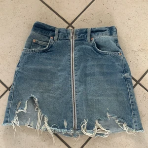 Jeanskjol - Måste tyvärr sälja denna kjol då den är för liten för mig