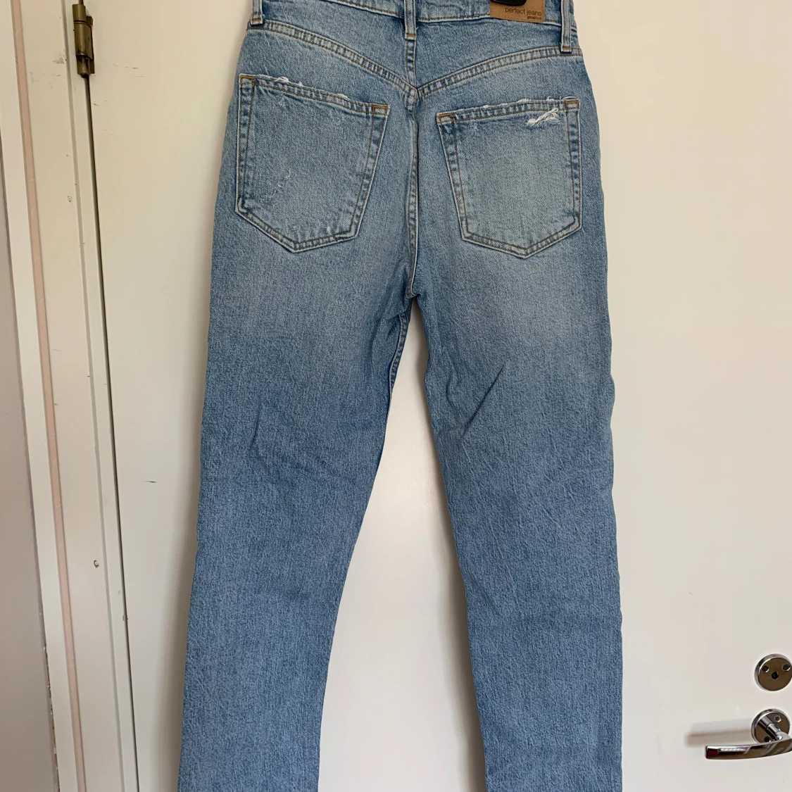 Blåa ripped jeans - 90