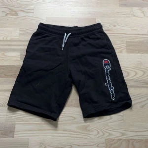 Herr Shorts - Herr shorts i storlek xs. Normalt använda. Pris kan diskuteras vid snabb affär. Nypris på rea 180kr. 