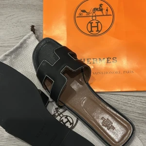 Oran sandaler - Storlek 38 aldrig använda  Säljes pga fel storlek 