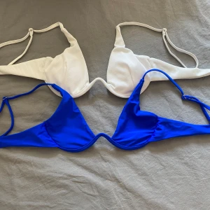 Två bikini överdelar i storlek S - Jättefina, tyvärr var de något för stora runt om så dem passade inte mig. Säljer de för 100kr och frakt ingår ej.
