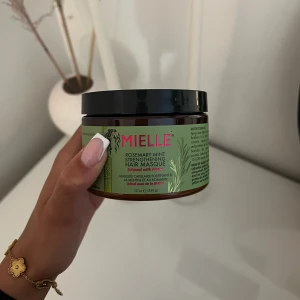 Rosmarin hårinpackning  - Hårmask med rosmarin, aldrig använd. Helt ny. Köpt för 229kr 🤍