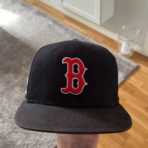 New era keps - Säljer min new era keps eftersom den är lite för stor, hör av er vid frågor eller annat!