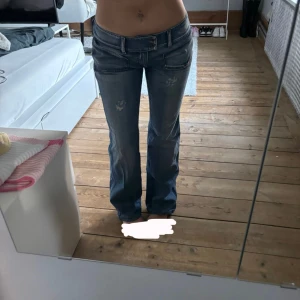 Vintage Diesel jeans - Snygga lågmidjade Diesel jeans🩵strl 30! Midjemått: 39cm, innerbenslängd: 83cm