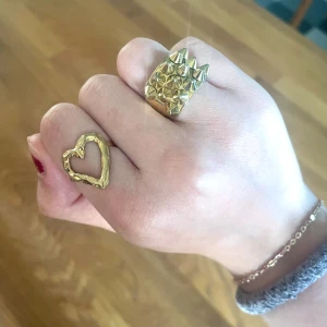 Edblad Guld - Ringen är helt ny och har aldrig varit använd, säljs då den är något för stor. (19,50 mm) Inga defekter.