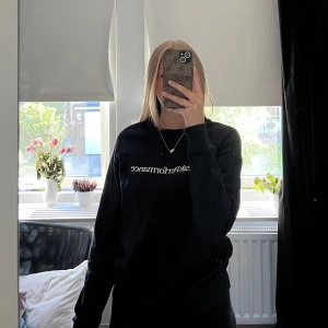 Långärmad tröja  - Använd fåtal gånger väldigt bra skick Storlek M men skulle säga att den sitter mer som en S💕