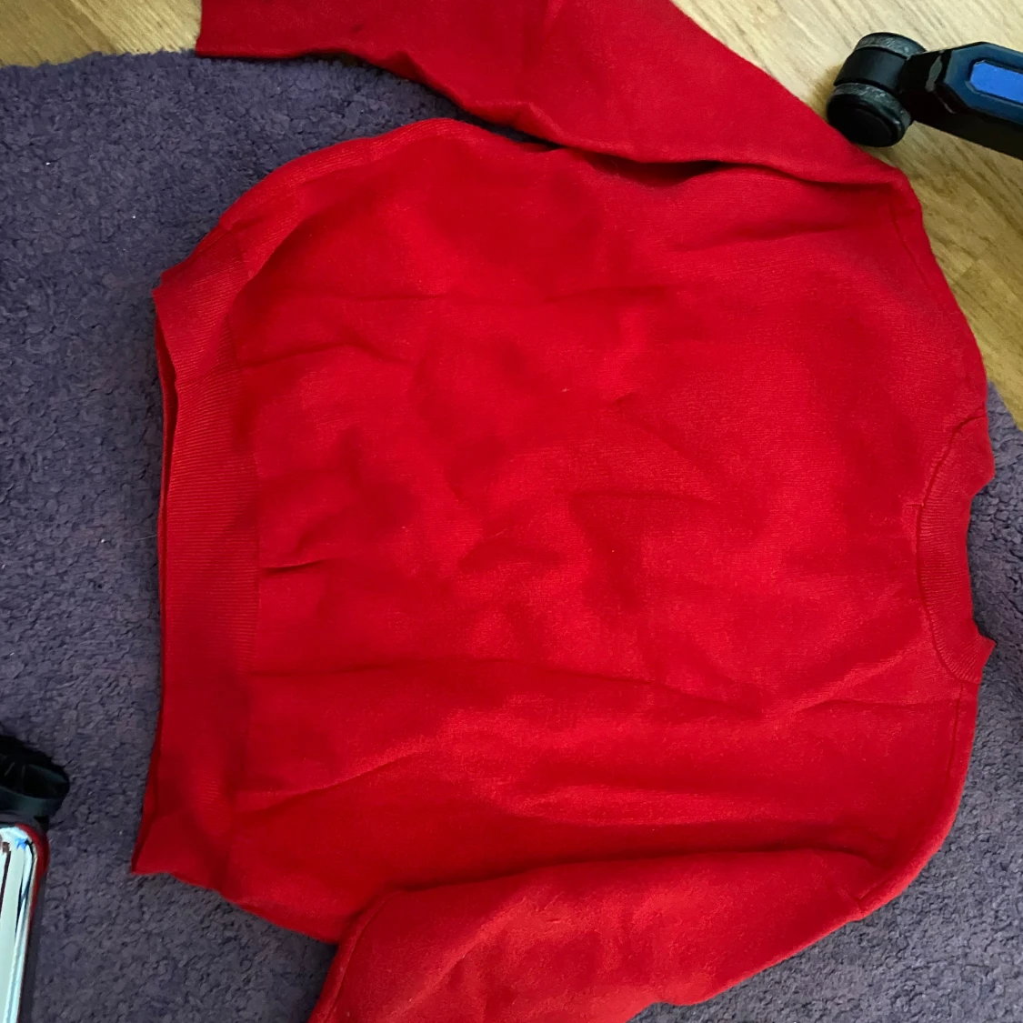 Guess röd tröja  - 90