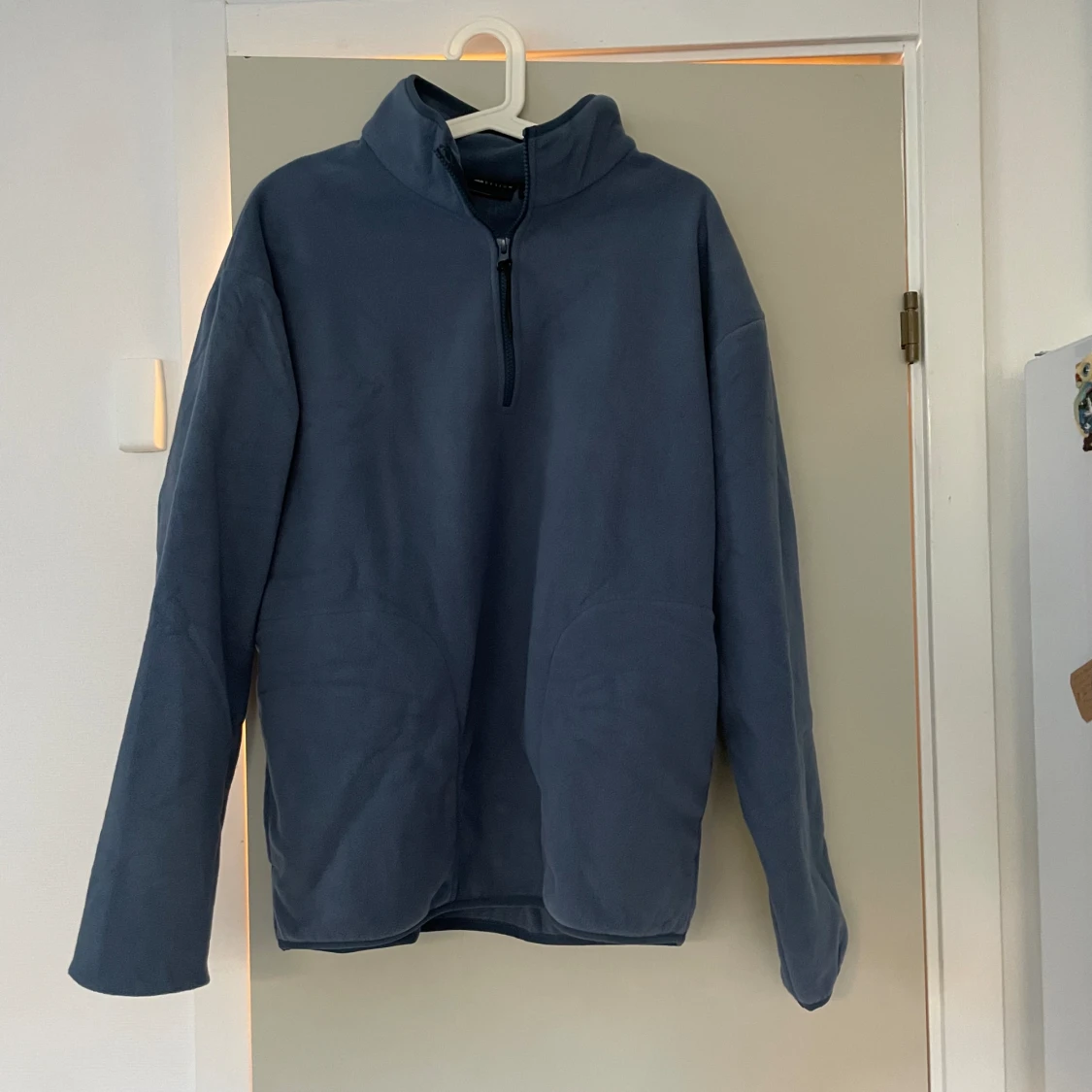 Blå fleecetröja