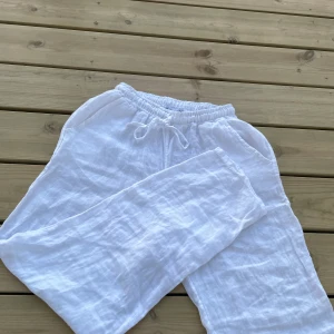 Linnebyxor  - Linnebyxor från design by si 🎀 nypris 575, mitt pris 260💕 kan skicka hur dom sitter på, skickar alltid postbevis💘