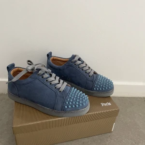 Grisch  - Christian Louboutin, storlek 39, använd 1 gång 3200 kr