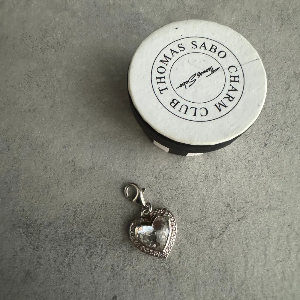 Thomas Sabo Charm, Hjärta med detaljer. Accessoarer.