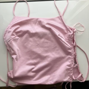 Satin topp - Oanvänd topp från Bikbok