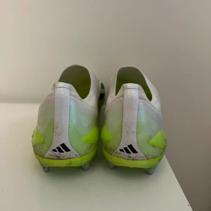 Adidas x speedflow - Ganska använda adidas speedflow som fortfarande är i god kvalitet.