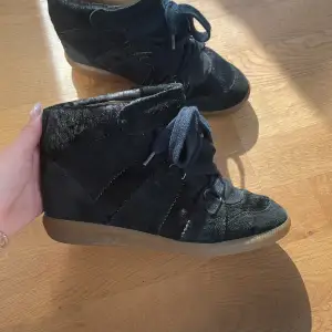Säljer mina unika vintage Isabel Marant skor. Storlek 38💕💕