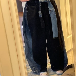 Super baggy jeans - Syr riktigt baggy jeans. just dessa har waist M/L och leg width XXL. Fixar custom orders, vilken storlek som helst! Pris: 700kr+... Beroende på request