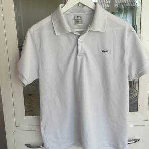 Vintage lacoste polo - Vintage lacoste polo vilket är perfekt för sommaren