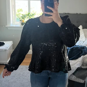 Paljett topp - Denna köpte jag för ett halvårsresultatet men jag aldrig använt. Står ingen storlek på men har för mig att det var 38 :) 💗