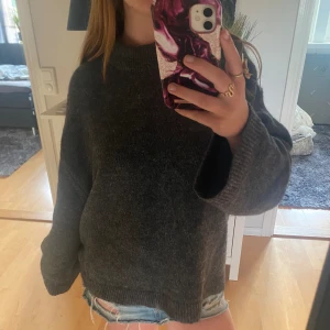 Stickad tröja Gina  - Lite nopprig men knappt och det går snabbt att fixa!