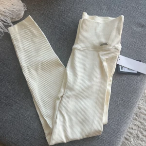 Aimn Träningstights - Ribbed seamless tights. Helt oanvända, endast provade. Nypris: 500 kr. 