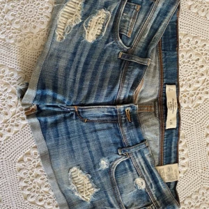 Low waist shorts🩷 - Säljer dessa jätte fina low Waist shortsen eftersom att dom är för stora på mig🩷 ( köparen står för frakten )