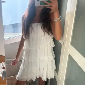 vit volang klänning aldrig använd
