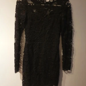 Klänning xs  - Svart jätte fin klänning använd 1 tillfälle 