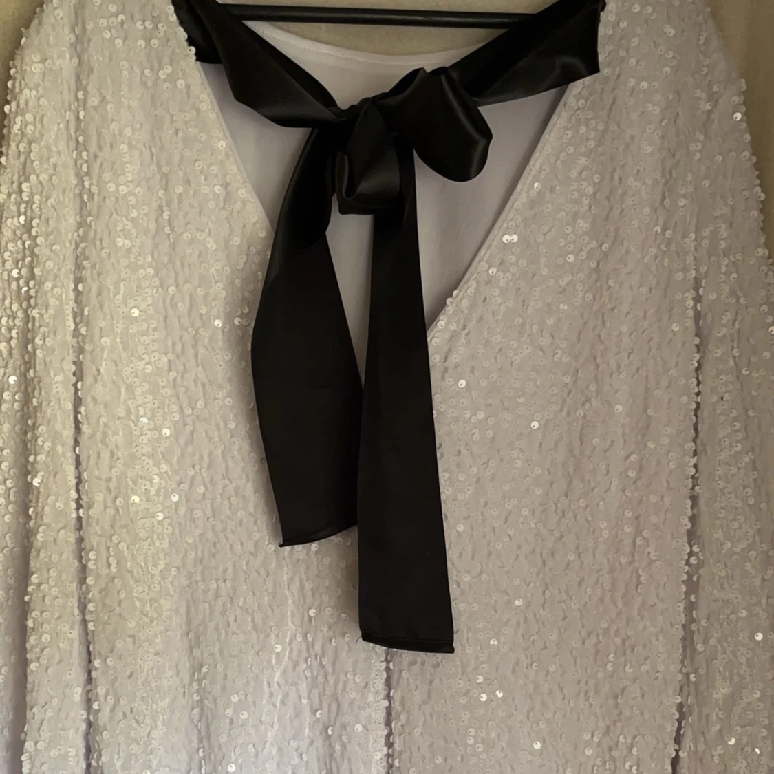 Super gullig klänning med öppen rygg.