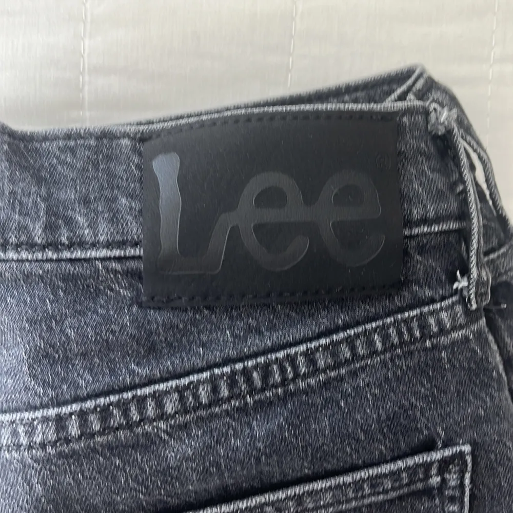 Lee west jeans i fint skick. Modellen heter West och är en rak modell-lite pösigare i låren. Jeans & Byxor.