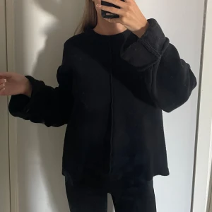 Stickad tröja - Snygg stickad tröja. Aldrig använd pga alldeles för stor för mig.  