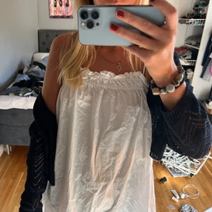 Kofta marinblå - Säljer denna söta stickade marinblåa koftan❣️