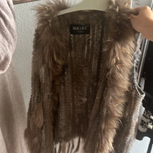Hollies pälsväst - Inköpt för ett par års sedan , men super fin 