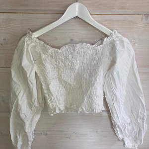 Supergullig sommartopp - Jättefin sommartopp som är sval och stretchig! Jättefint skick och endast använd någon enstaka gång🤍