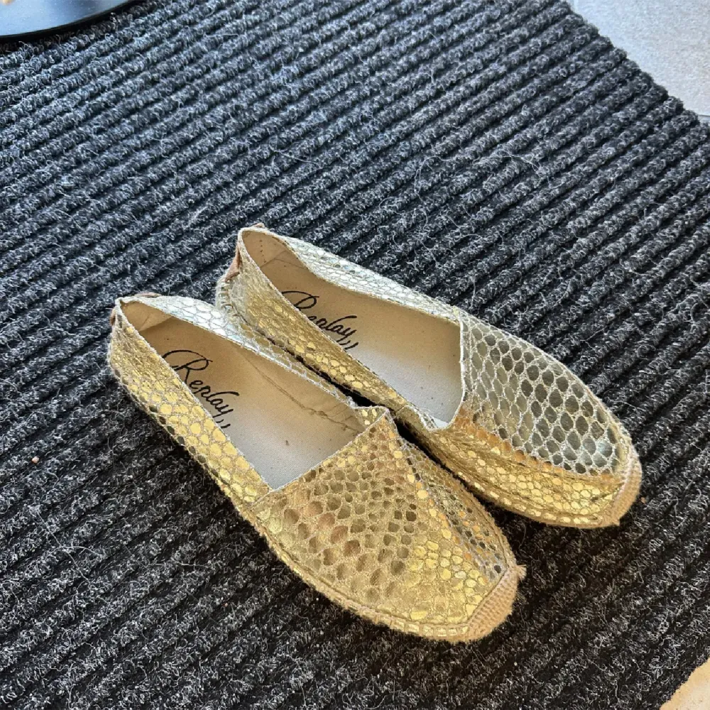 Säljer dessa replay Espadrillos 🥰 använda en gång bara! Bra skick! Köpta för 1000kr🫶🏻. Skor.