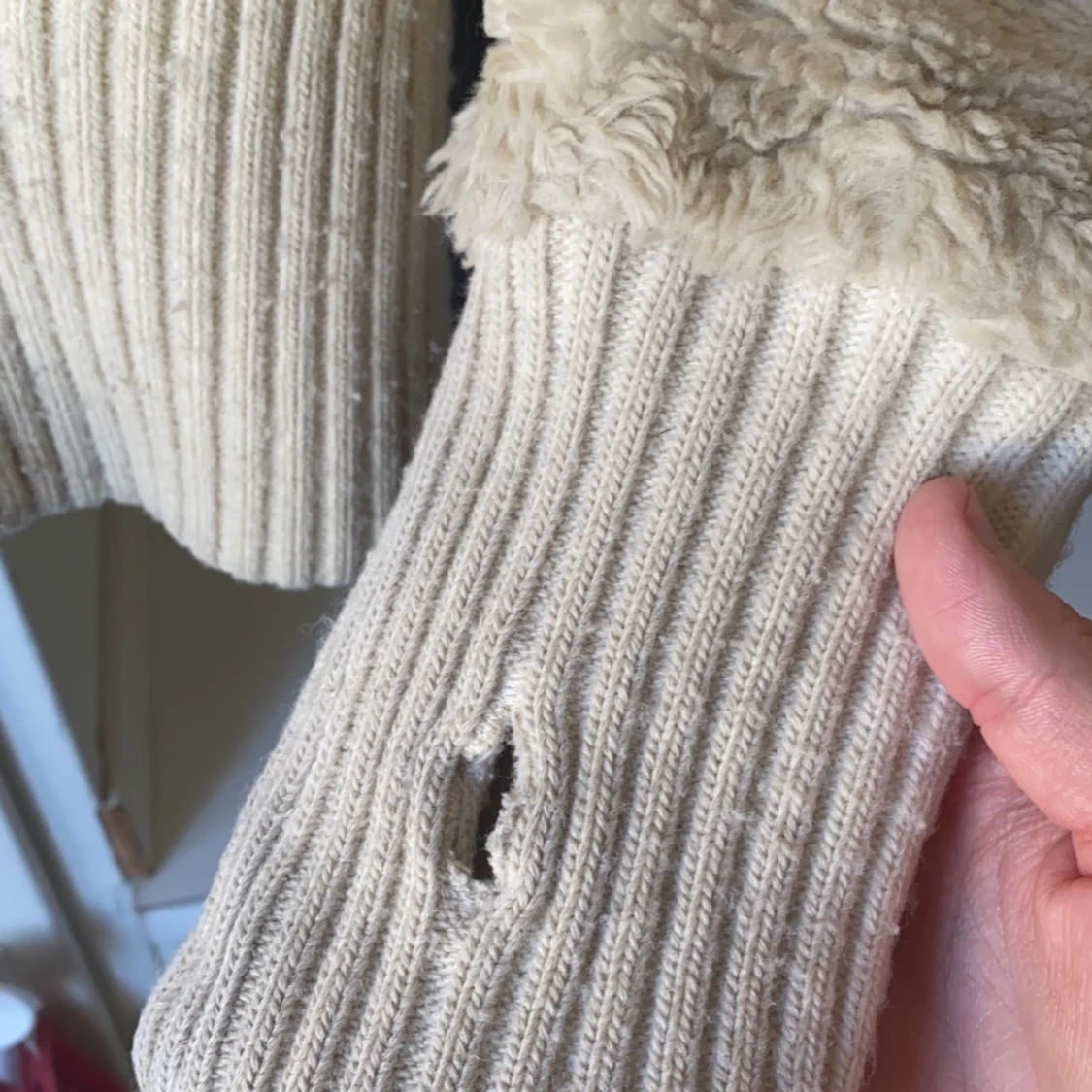 Välanvänd fluffig jacka (beige/cremevit)  - 91