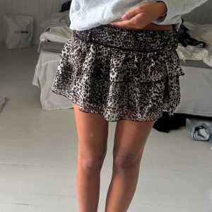 Volangkjol - Leopard kjol