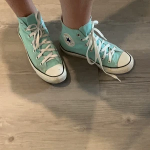 Jätte snygga skor💞 - Säljer för kommer inte till användning💞 jätte fina, använt ett par gånger, bra skick💞