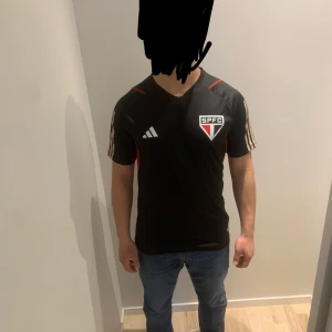 Fotbollströja - Sâo Paul FC | Prisvärd och Felfri ✅ | passar M (jag har M) | Skickad inom 24h (spårbar) 📦 | Har du en fundering skicka PM! | ALLT kan diskuteras 🤝
