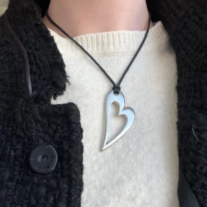 Halsband  - Jättefint hjärthalsband!