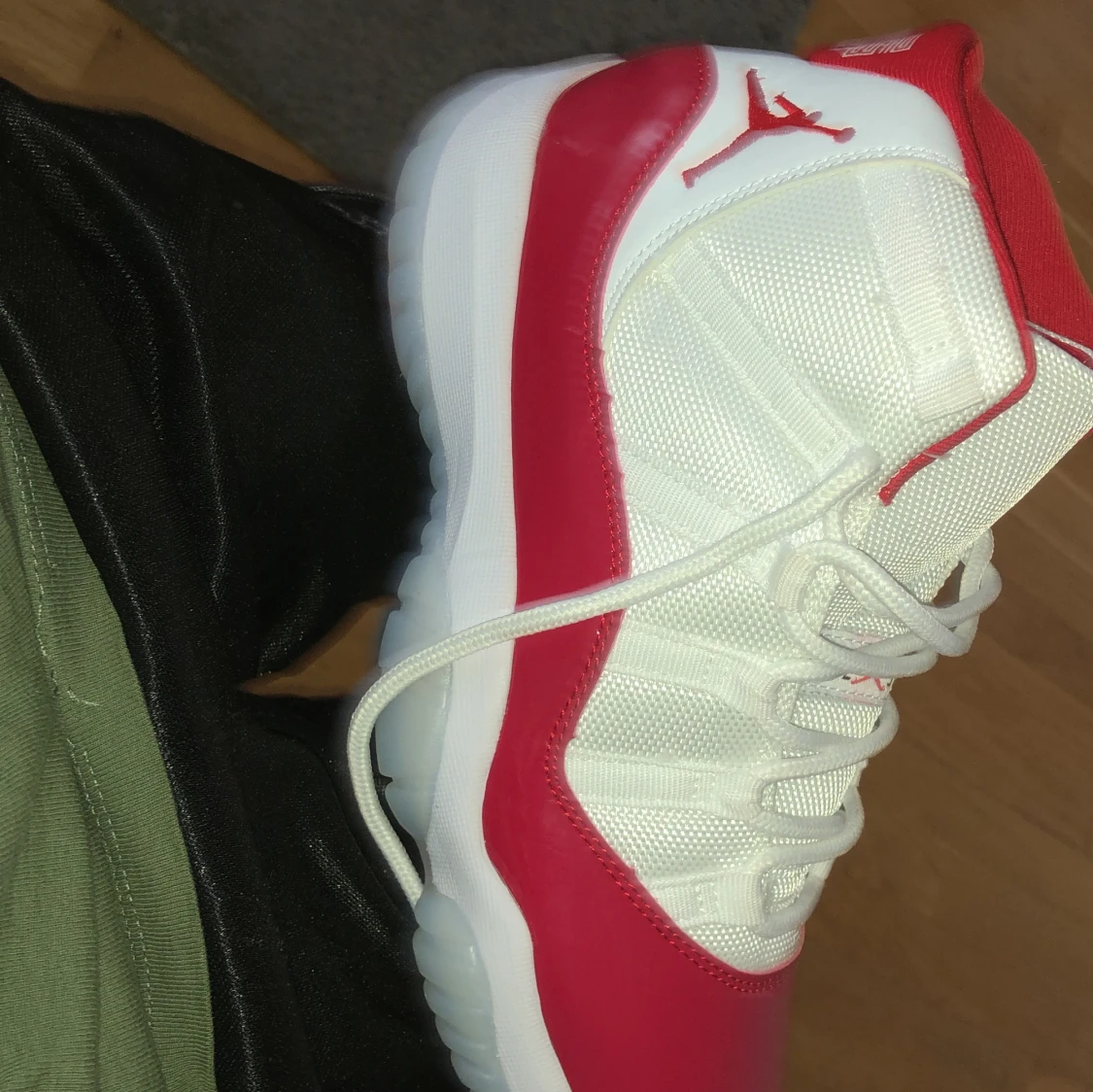 Jordan 11 Cherry - 90