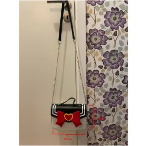 Cute purse - The purse is in good condition!