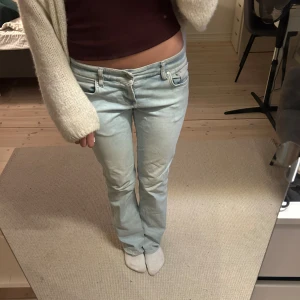 Lågmidjade LTB jeans - Så snygga men har några fläckar samt är slita längst ned vid baksidan av benen. Skriv därför privat till mig för bilder 🥰