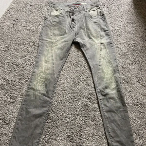  Leopard jeans  -  hej säljer dessa leopard jeans dålig eller kommer till användning fint skick !